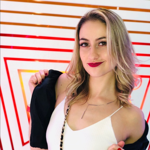 Meet the Posher Other - Meet your Posher, Olivia